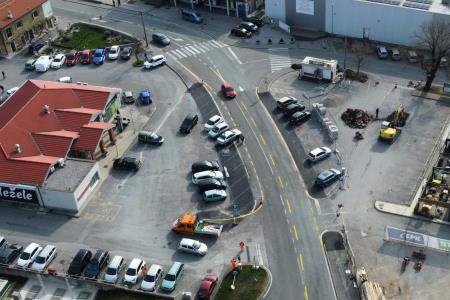 Pogled na nadomestna parkirišča